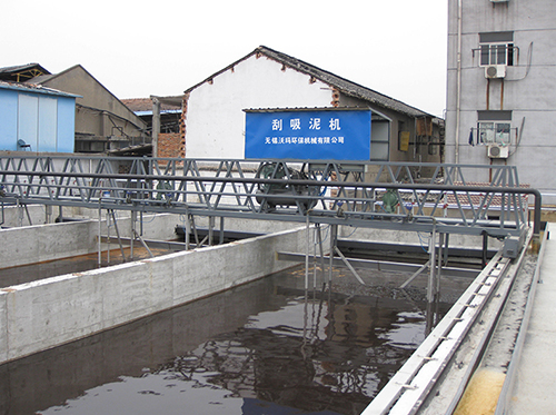 行车式刮吸泥机